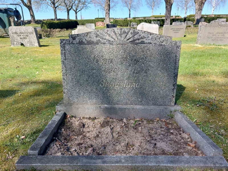Grave number: HV 32   14