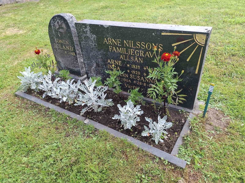 Grave number: 001 2   979