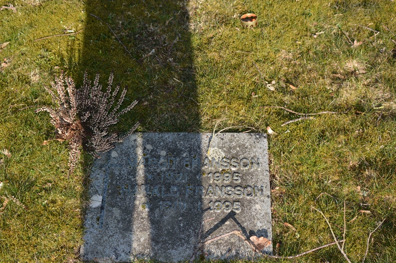 Grave number: B1 5    33