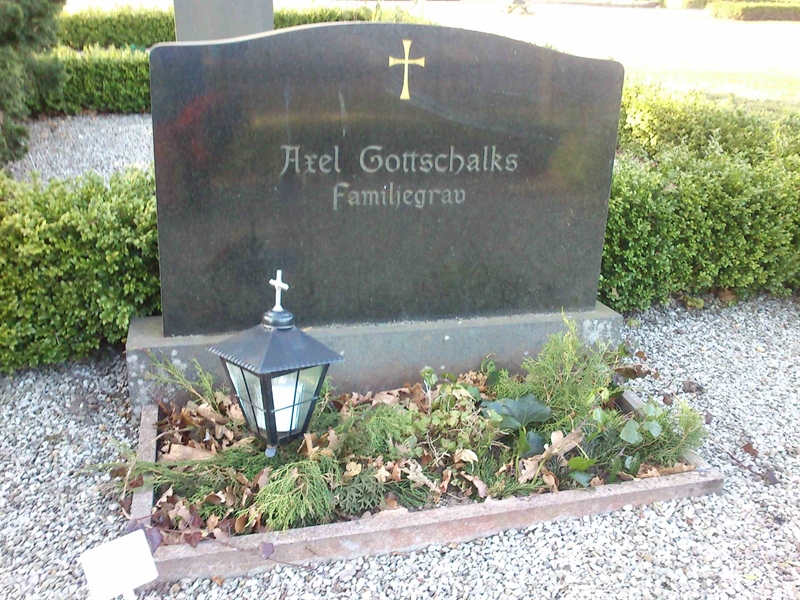 Grave number: Kg XIII    32