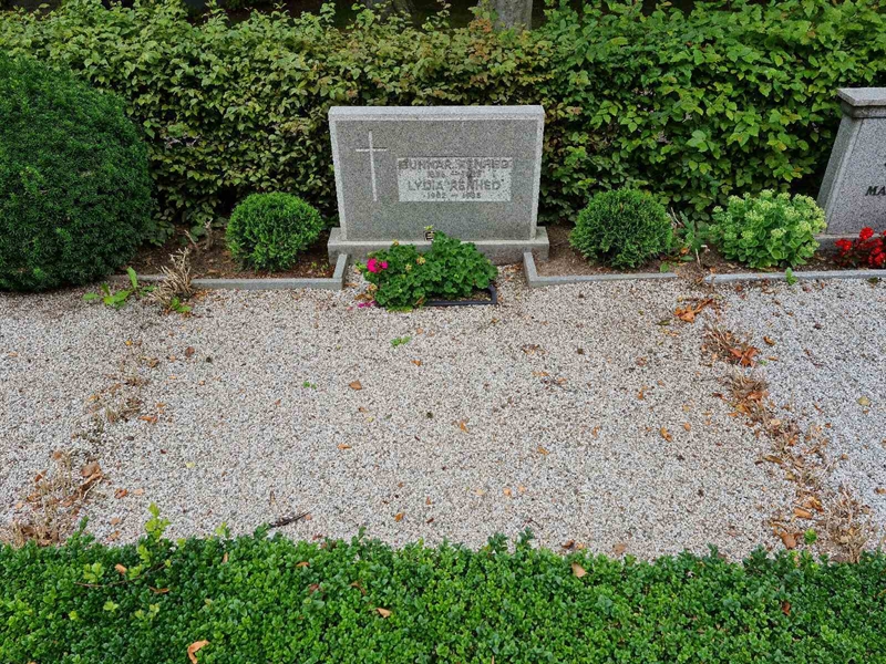 Grave number: VE J     5, 6