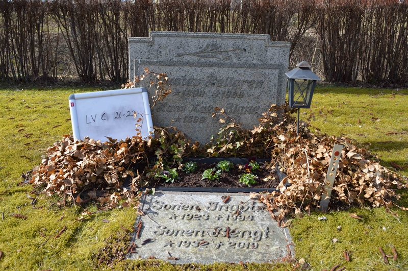 Grave number: LV C    21, 22