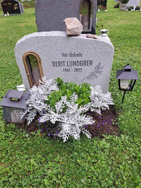 Grave number: 2 Q  2736