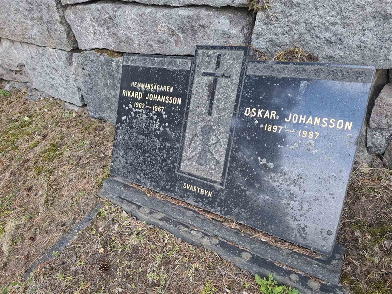 Grave number: 001 2   943