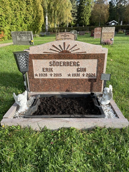 Grave number: R 4   261-264