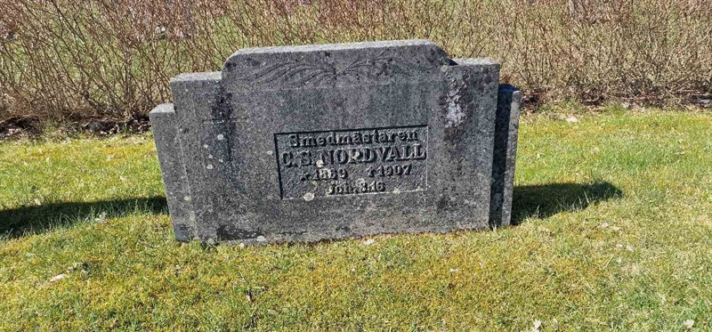 Grave number: F V C   213