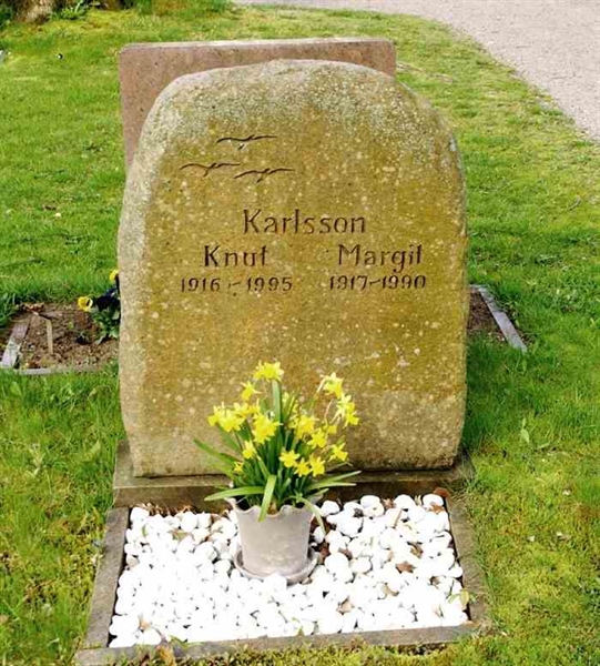 Grave number: SN K    38