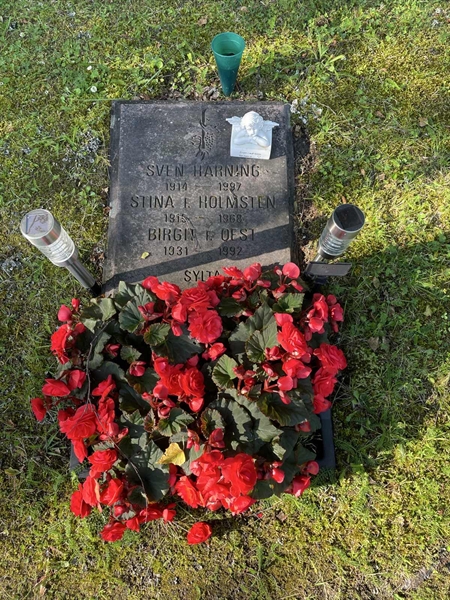 Grave number: R 5     2