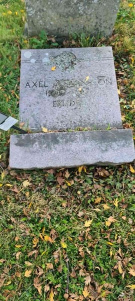 Grave number: M H   71