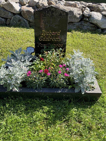Grave number: 3    25