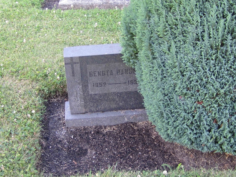Grave number: 1 1   114