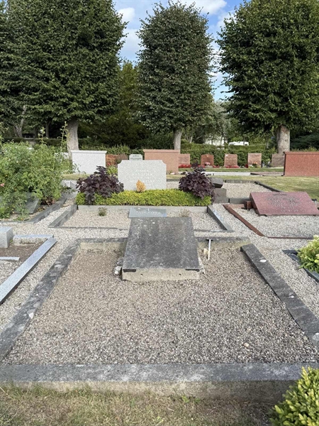 Grave number: ON C   389, 390