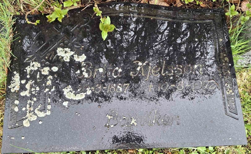Grave number: LX 9    23