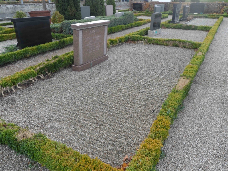 Grave number: ÖTN NMK2    31, 32, 33, 34