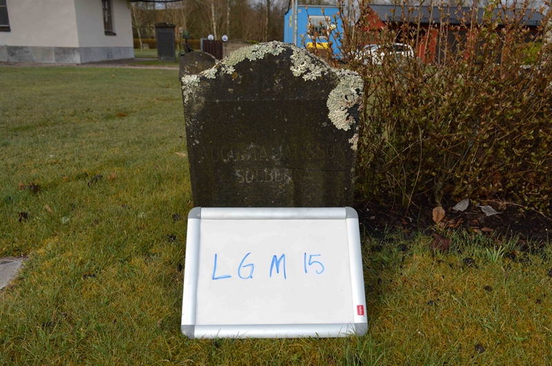 Grave number: LG M    15