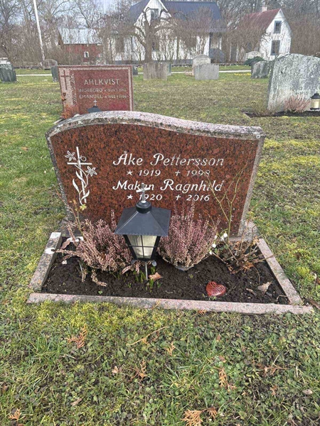 Grave number: E E 164, 165