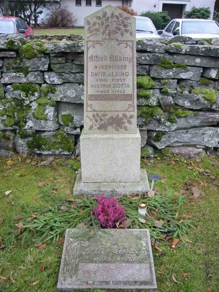 Grave number: KV B    4a-c
