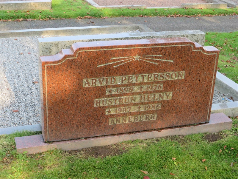 Grave number: 1 02   35
