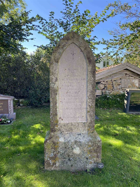 Grave number: SKÄ D    27