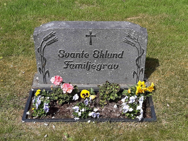 Grave number: JÄ 05   135