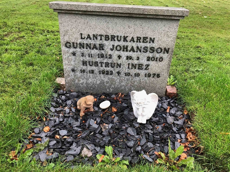 Grave number: Kå 47   221, 222