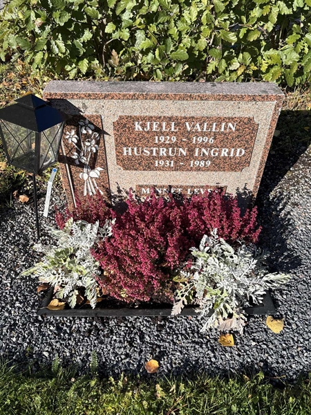 Grave number: 4 N NE     1