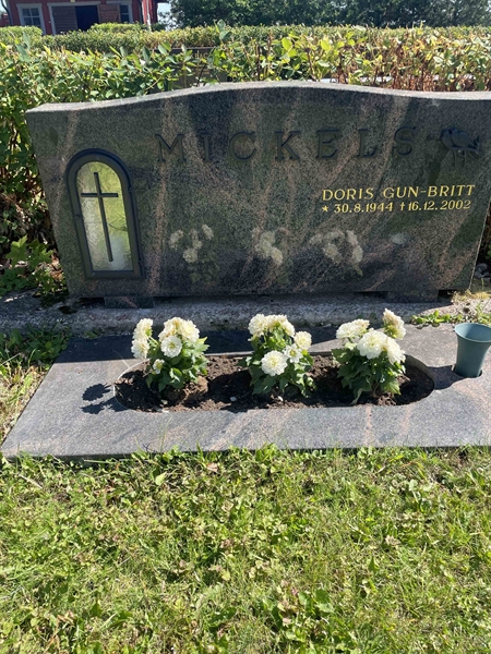 Grave number: N 9 3     5-6