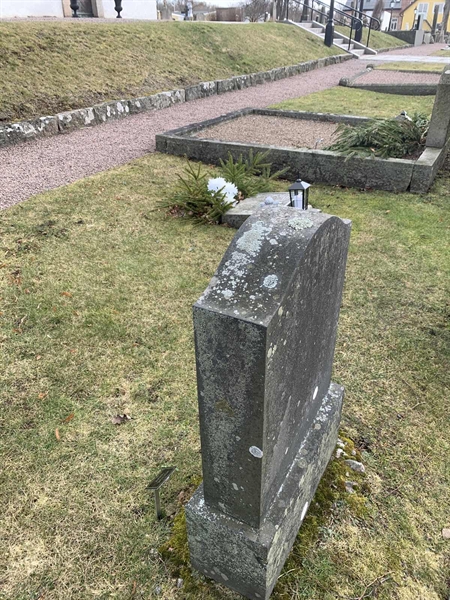 Grave number: SÖ E    11, 12