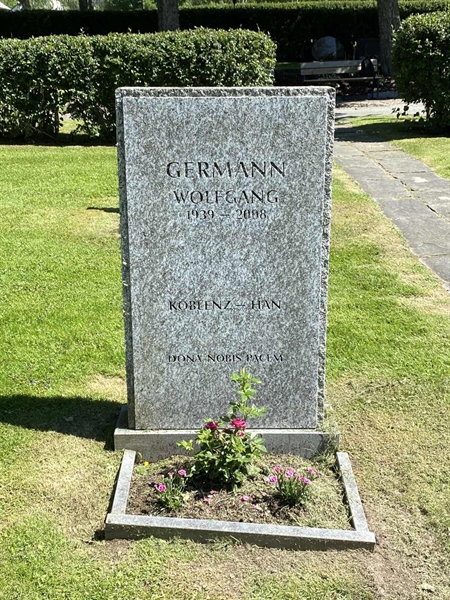 Grave number: 8 3   252-253