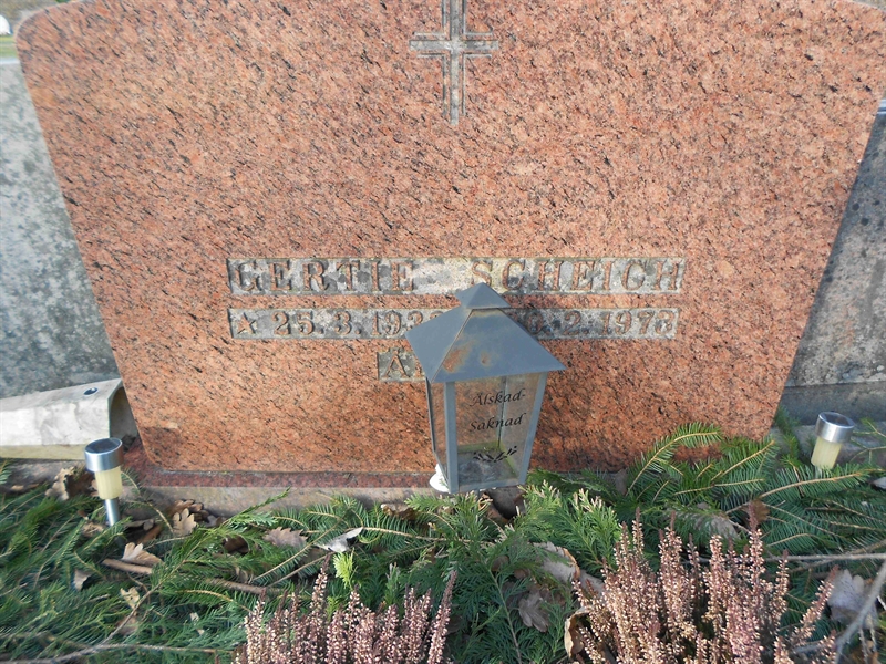 Grave number: NÅ M5    27, 28