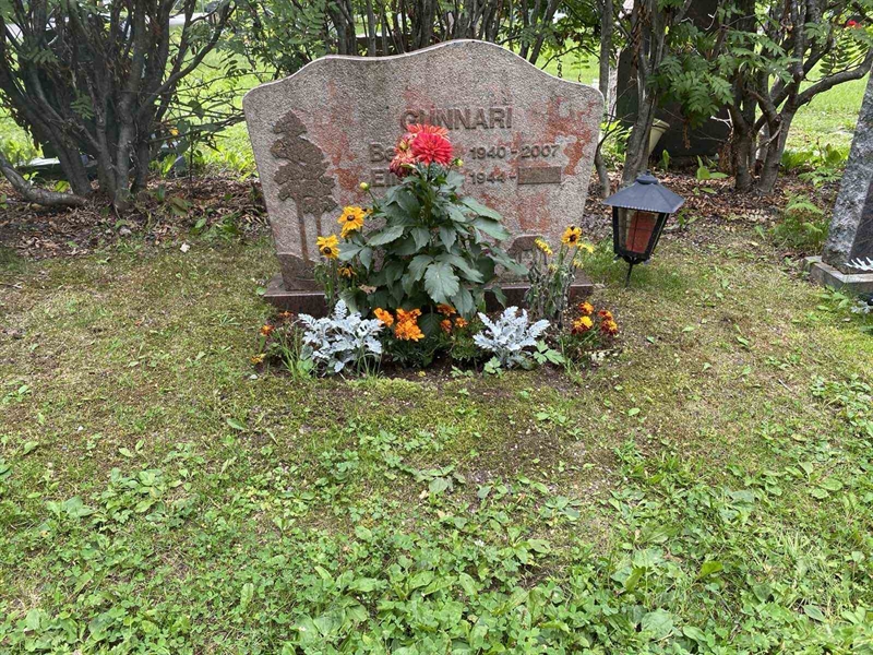 Grave number: 3 18   102