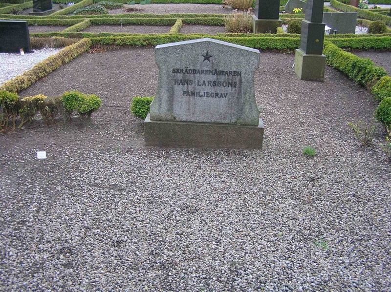 Grave number: HÅ 3    77,   78,   79,   80,   85,   86,   87,   