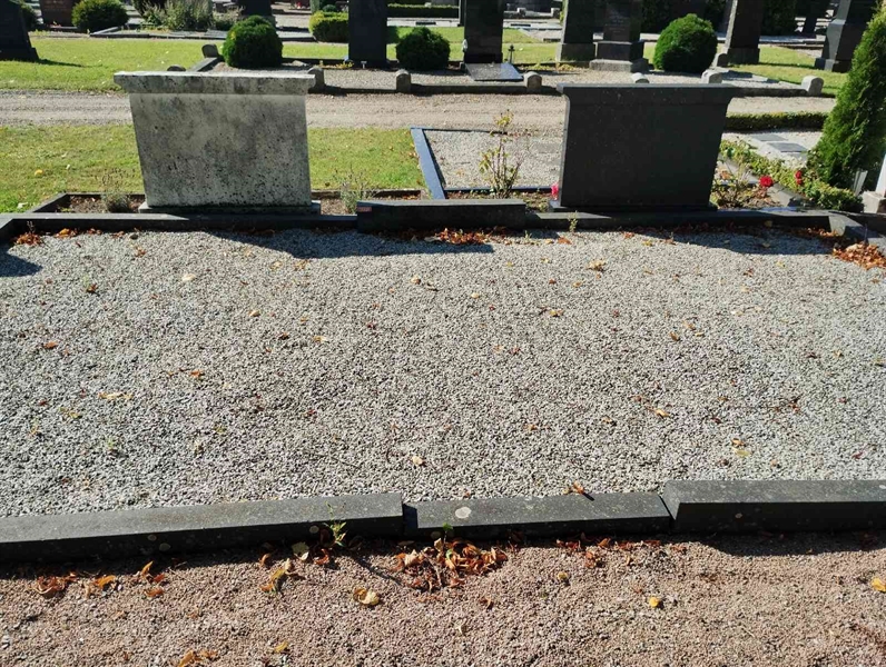 Grave number: NÅ 11   100, 101, 99:1, 99:2