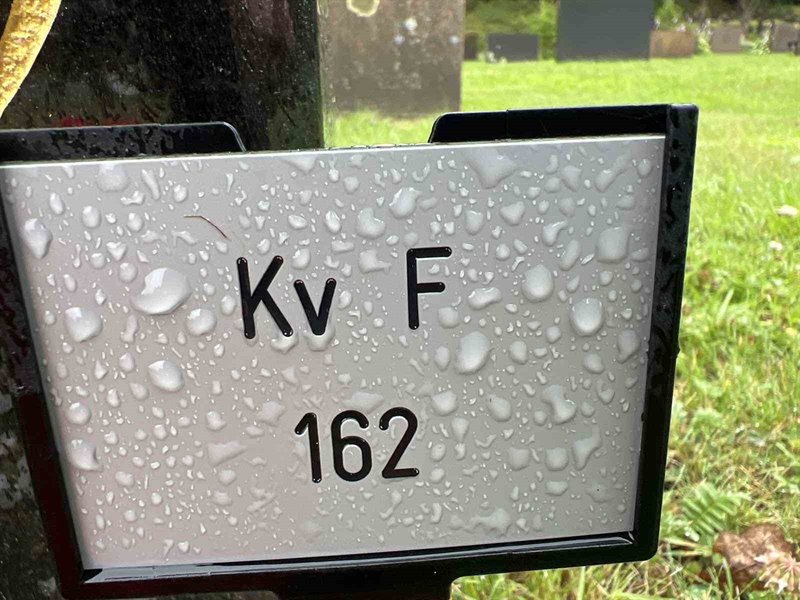 Grave number: 1 F   162