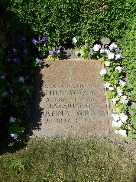 Grave number: TÖ 4   275