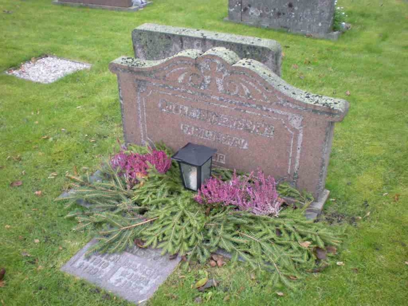 Grave number: M 001  0110A, 0110B