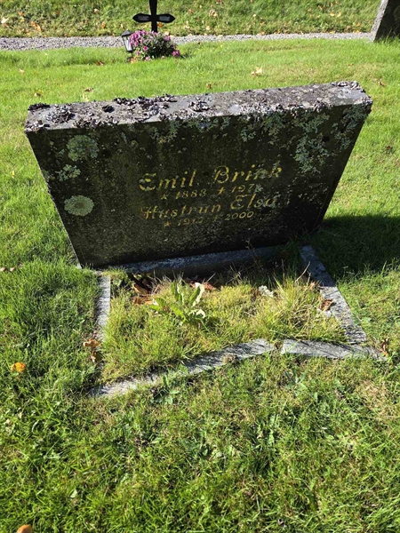 Grave number: T A D   774-775