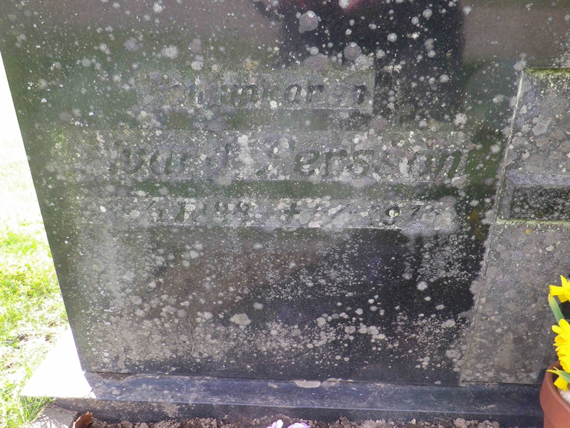 Grave number: LO B   177, 178