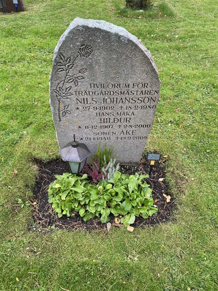 Grave number: 2 C  1006-1007