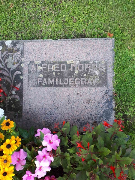 Grave number: NK F G    98