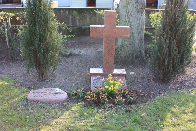 Grave number: Ö ÖSN    28, 29, 30