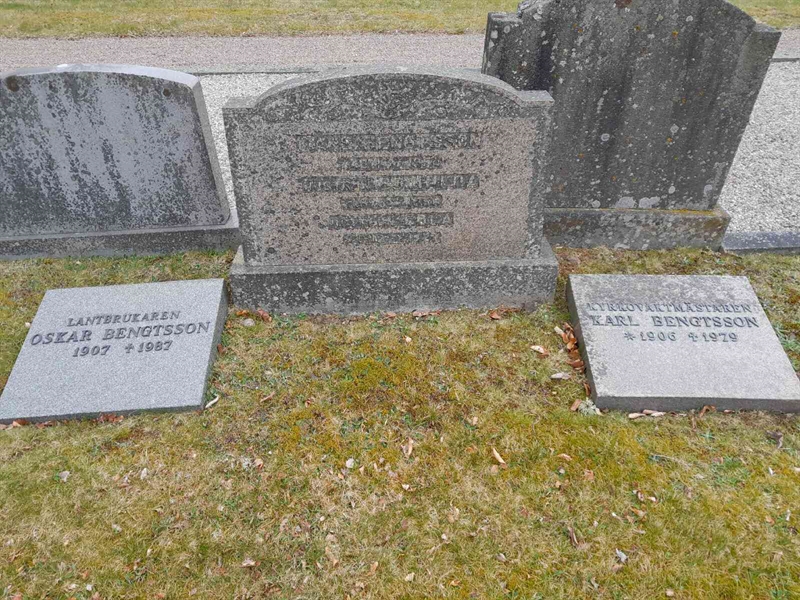 Grave number: 30 A 65A-E
