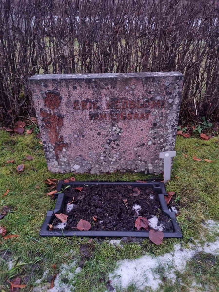 Grave number: 1 12   74