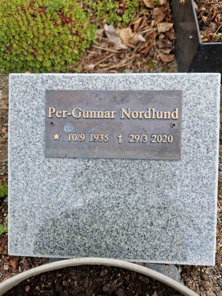 Grave number: 501 07 8A, 8B
