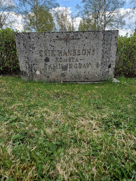 Grave number: 501 07 823-825