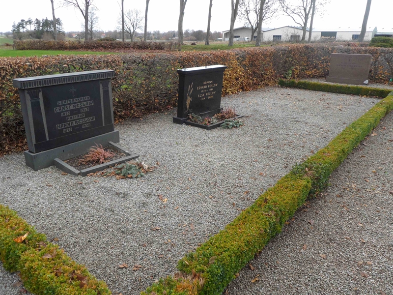 Grave number: ÖTN NMK10    10, 11, 12, 13