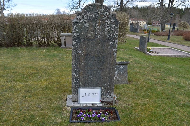 Grave number: LG G    41, 42