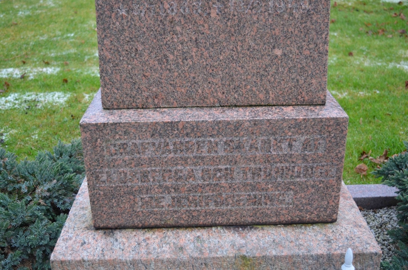 Grave number: TR 3    24