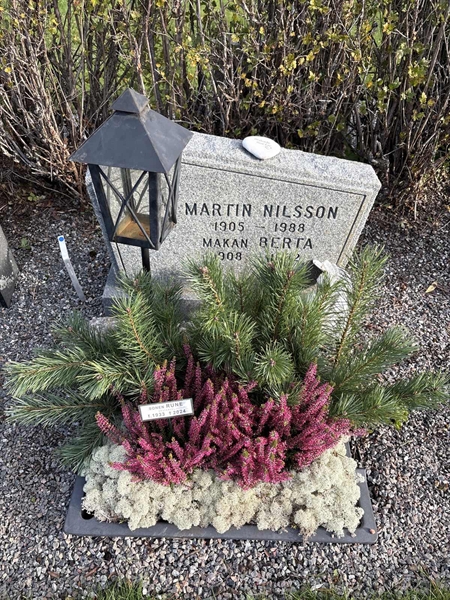 Grave number: 4 N ND   185
