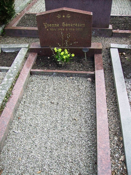 Grave number: LM 3 52  005